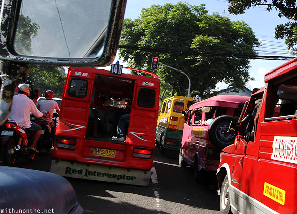 ジプニー・タクシー運転手はいくら稼げば元が取れるのか？